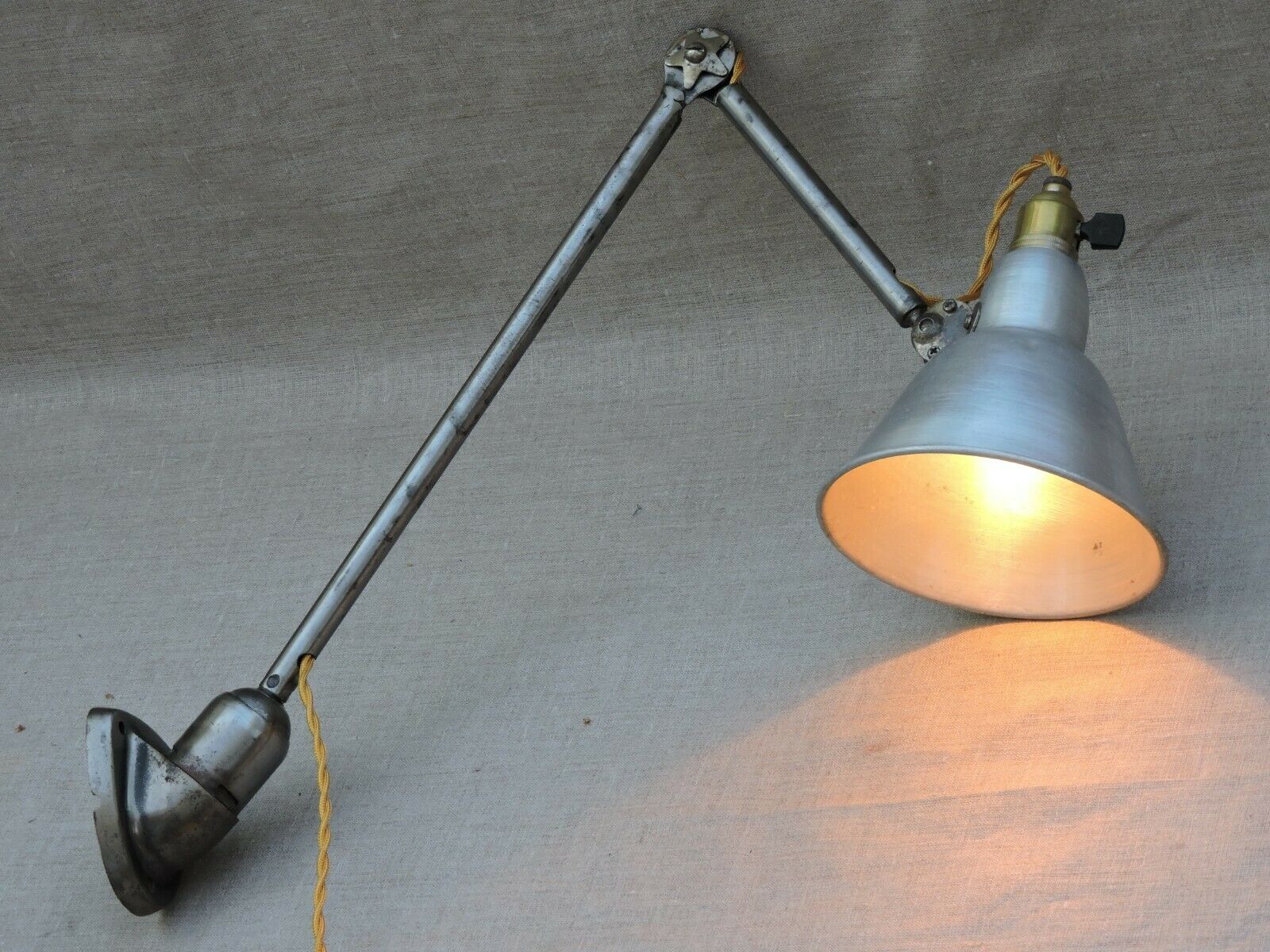Vintage lamp applying Mazda small model workshop wall