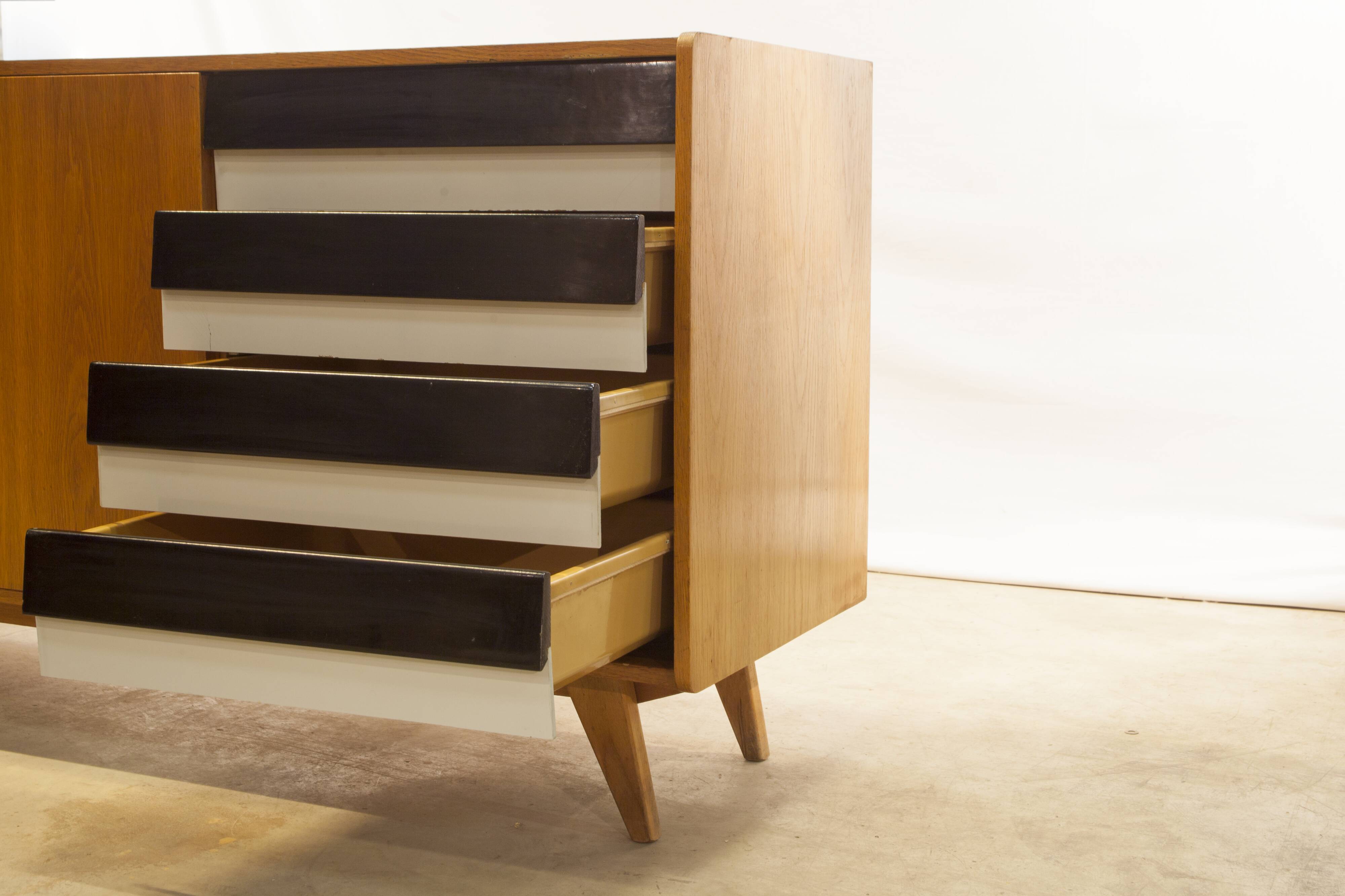 Buffet enfilade U 460 Jiri Jiroutek for Interier Praha