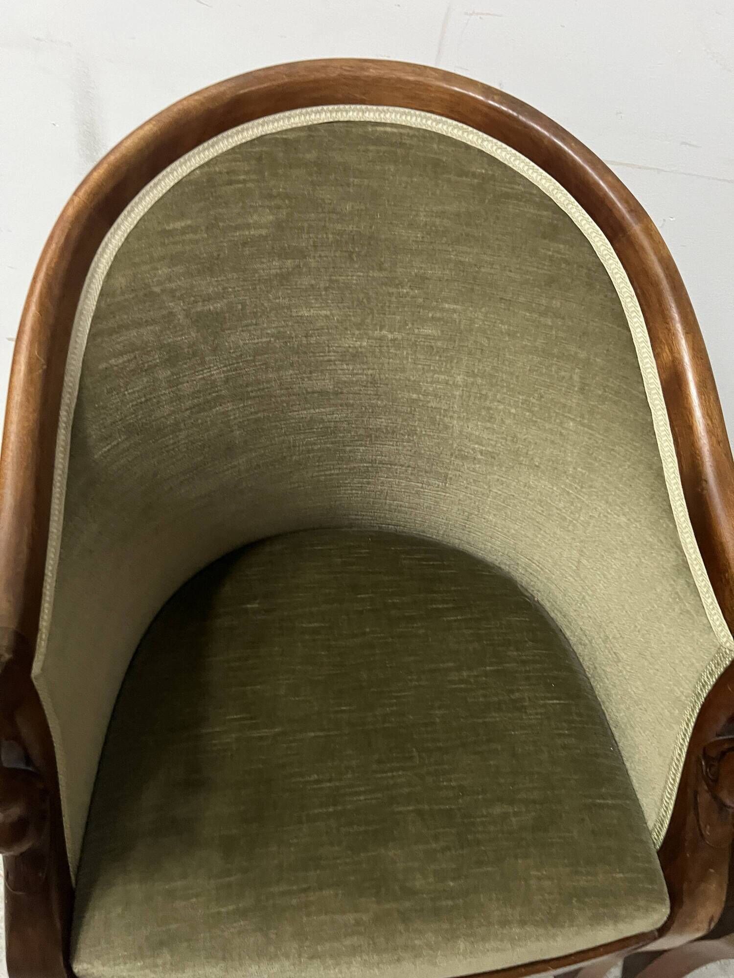 Paire de fauteuils de style gondole a col de cygnes XX siècle