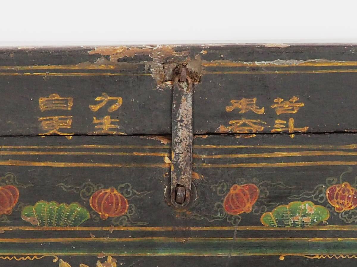Illustrated Chinese wooden trunk with original patina (China, 1900) #26