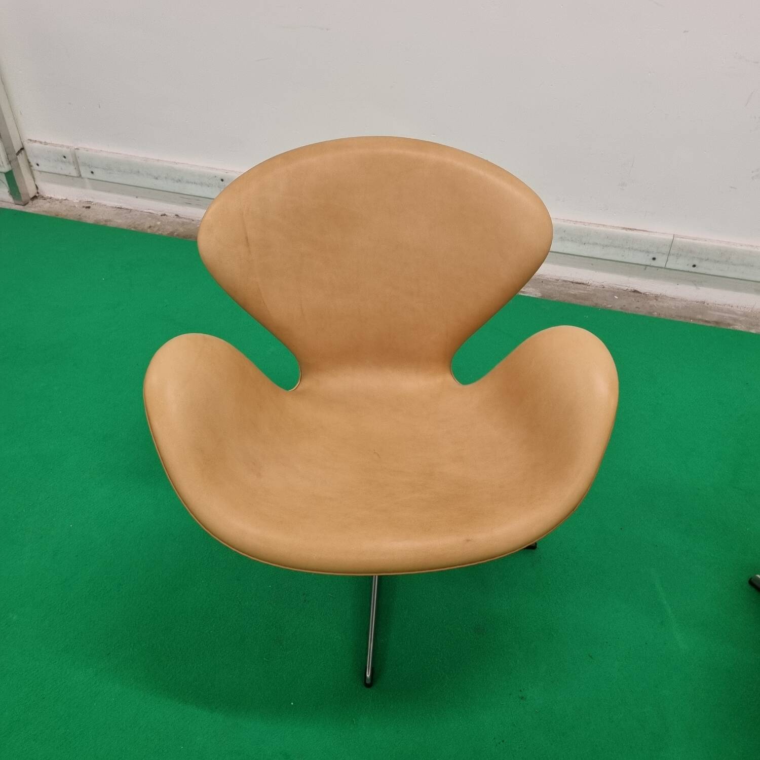 Paire de chaises Arne Jacobsen Swan Fritz Hansen