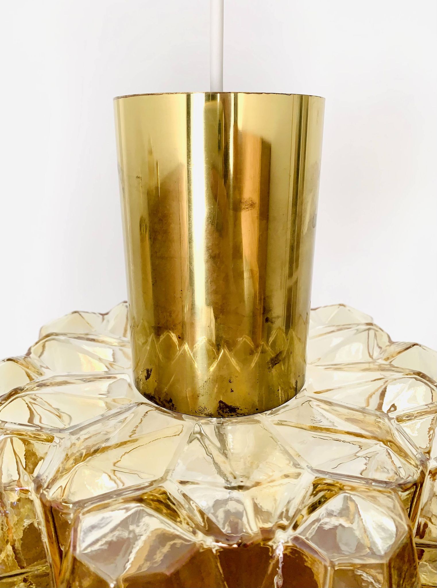 Suspension en verre bulle ambre par Helena Tynell pour Glashütte Limburg