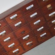 Grand Cabinet d'Apothicaire Antique en Pitch Pine, Belgique, avec Boucliers en Émail, 1900s