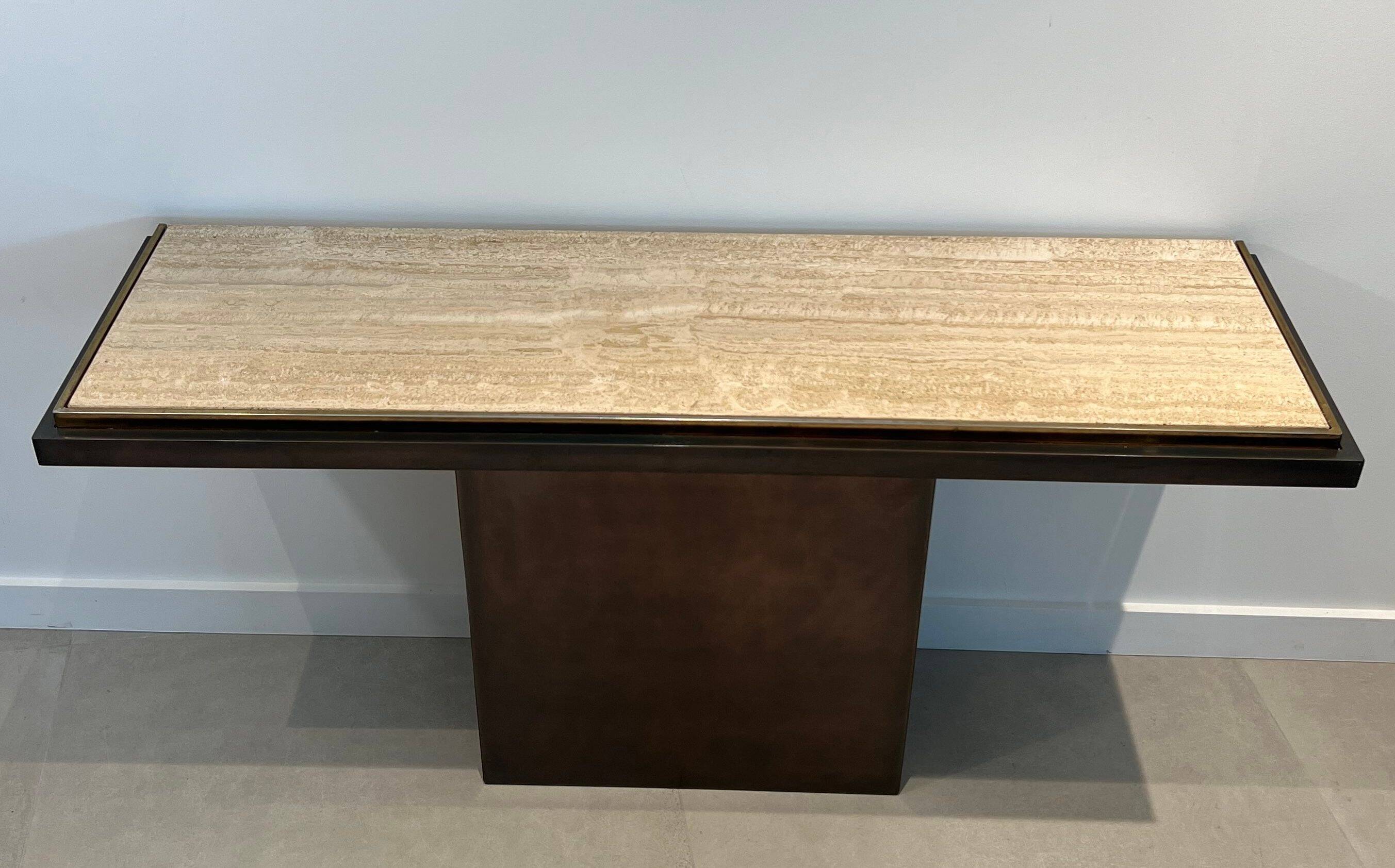 Console with a cannon-shaped travertine rifle stand. French work. Around 1970.