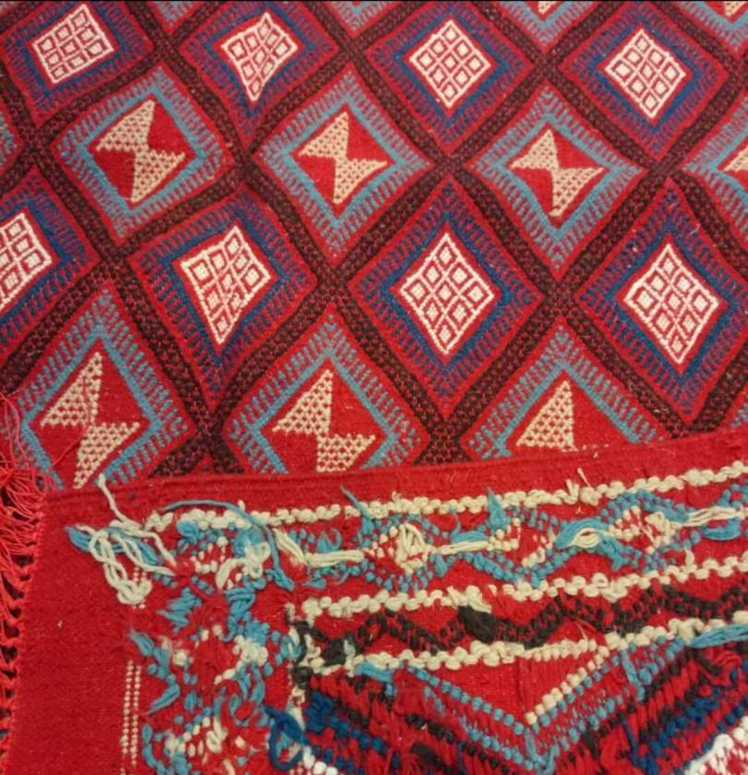 Red mergoum carpets woven by hand 172x240cm