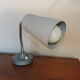 Lampe de bureau 1960 grise peinture graniteuse