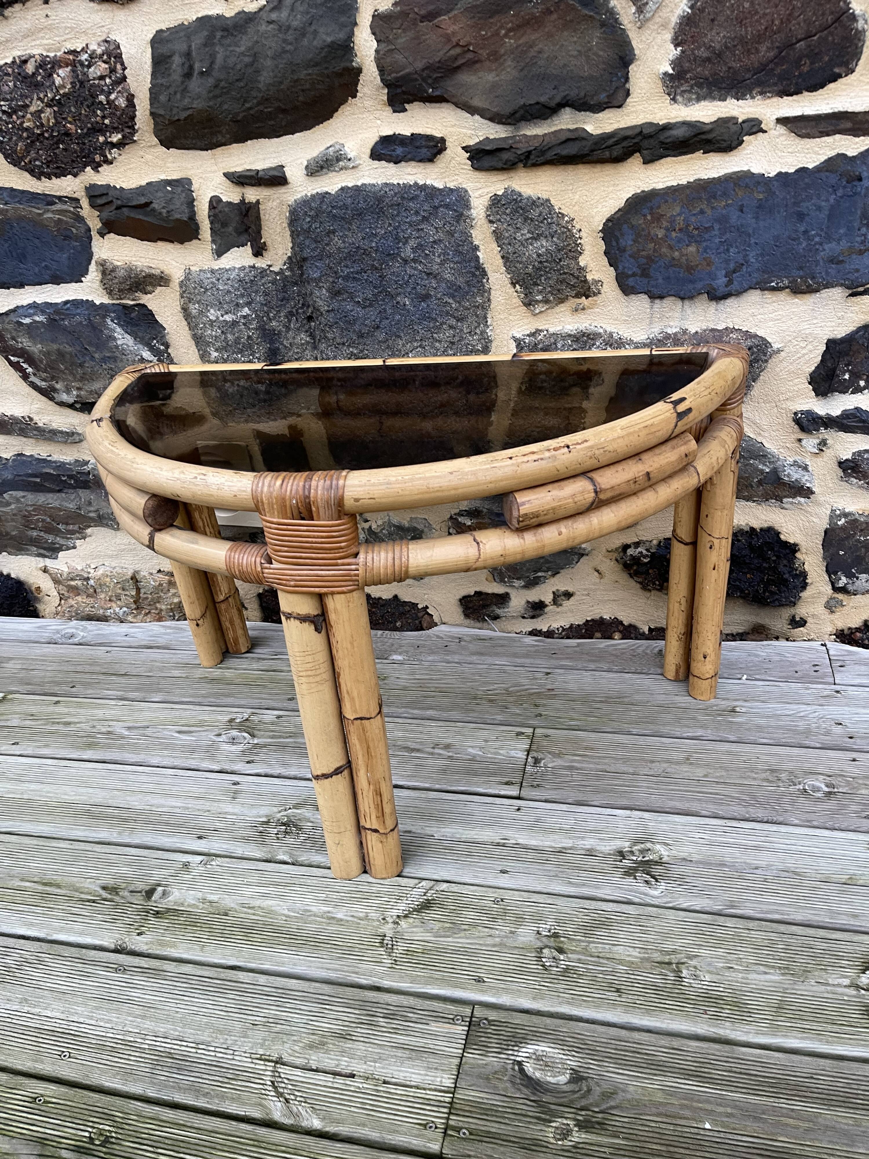 Console / coffee table in rattan and tempered glass.