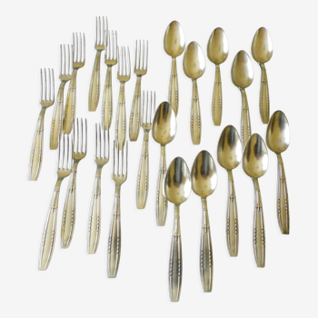 23 seats: 12 forks, 11 spoons, silver metal, 2 punches