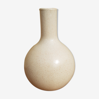White sandstone ball vase