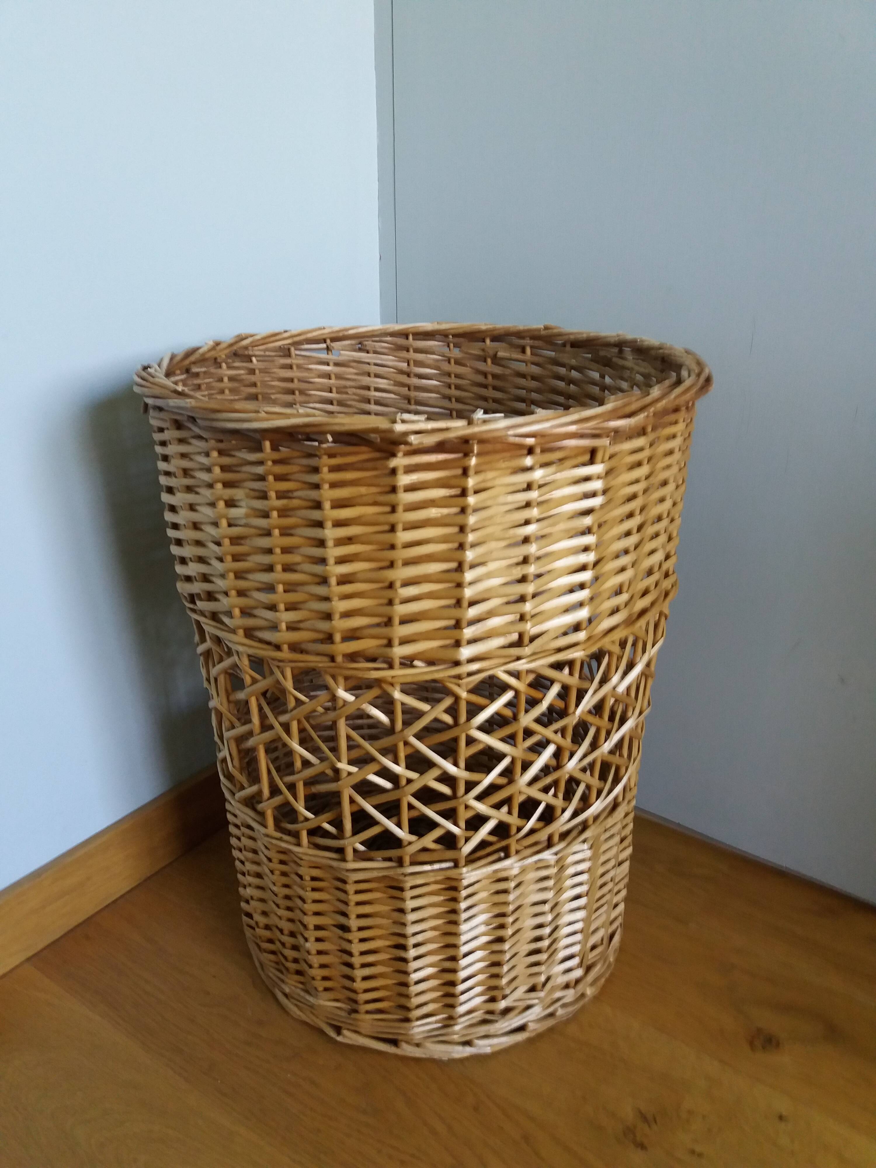 Wicker laundry basket