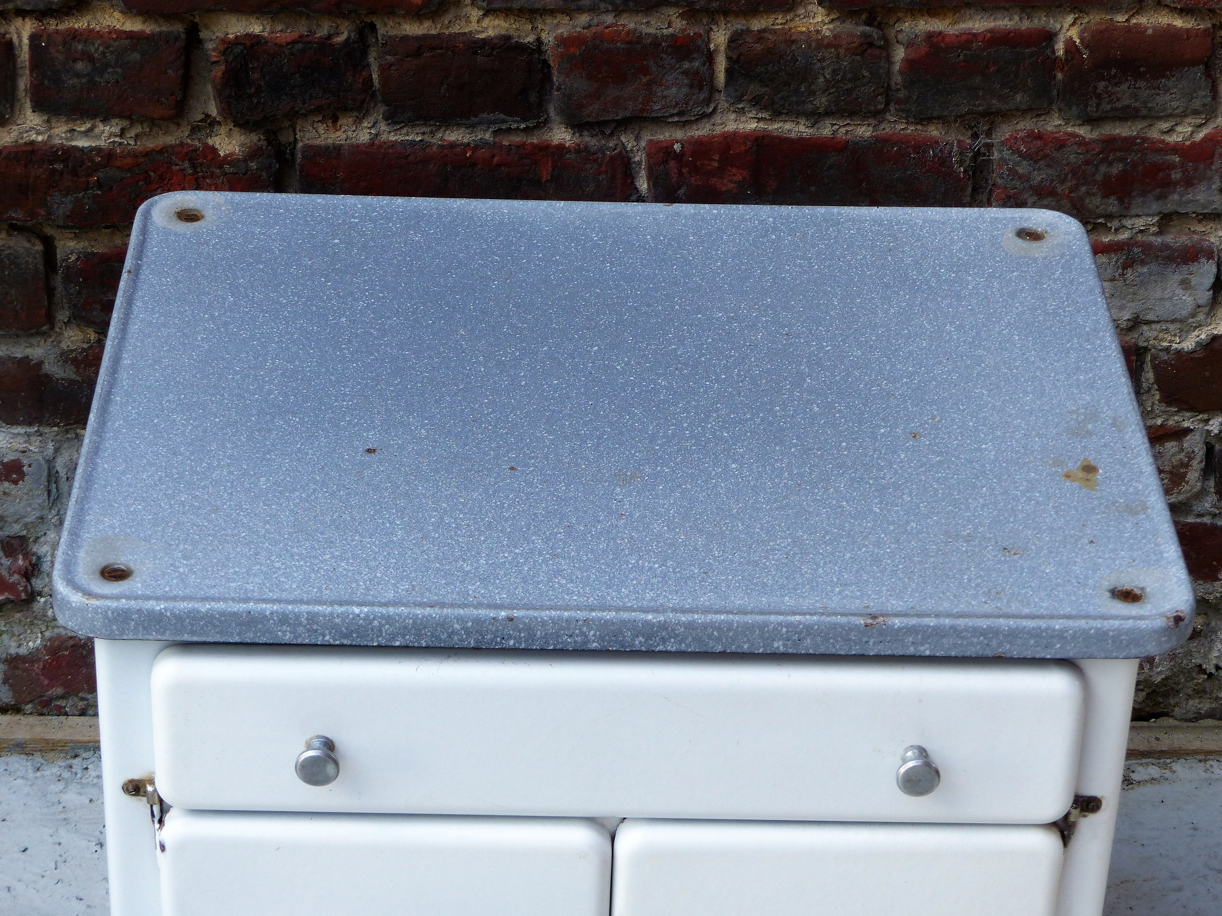 Becuwe Paris enamelled sheet furniture