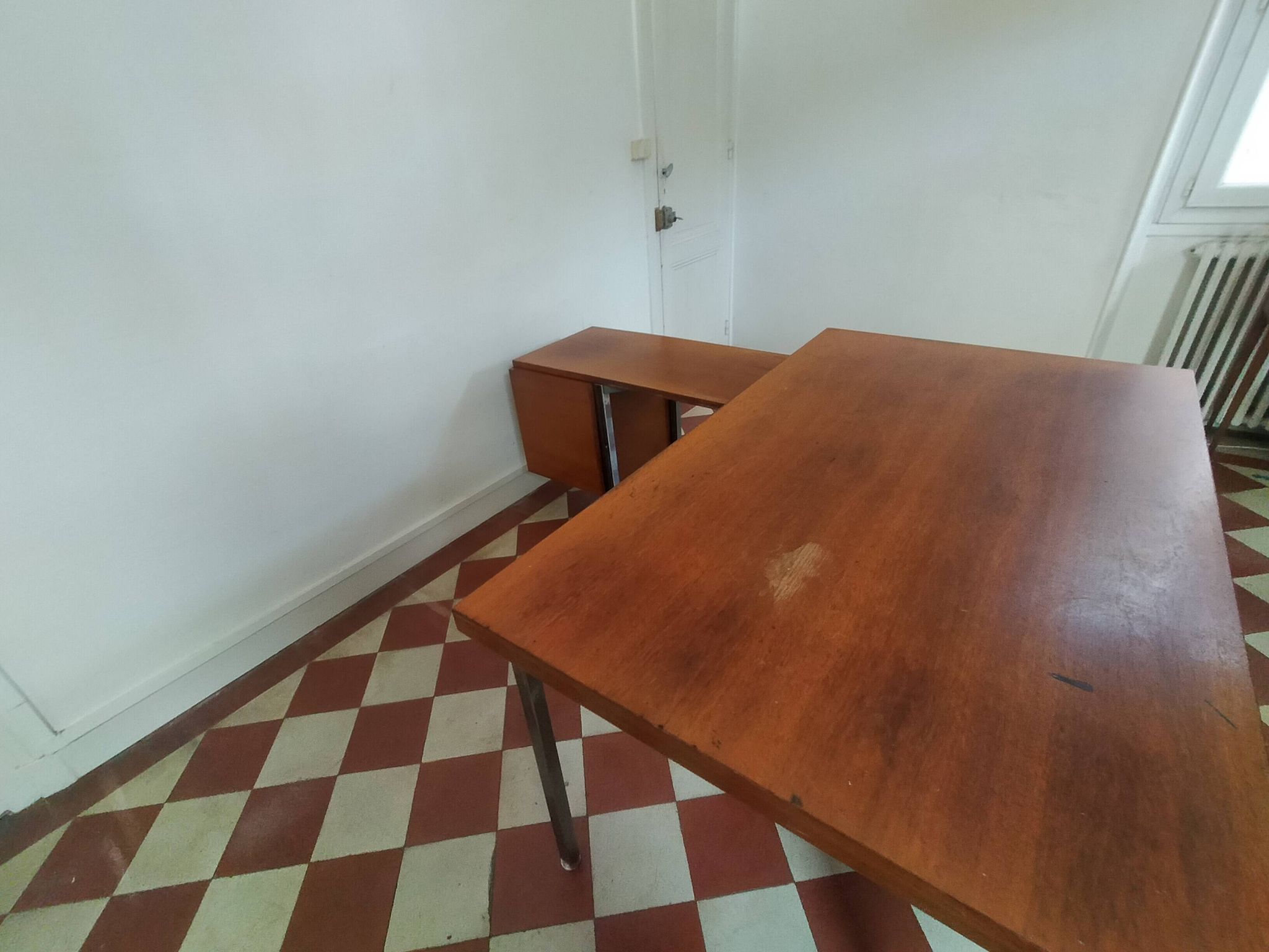 Bureau à caisson amovible dans le goût de Florence Knoll