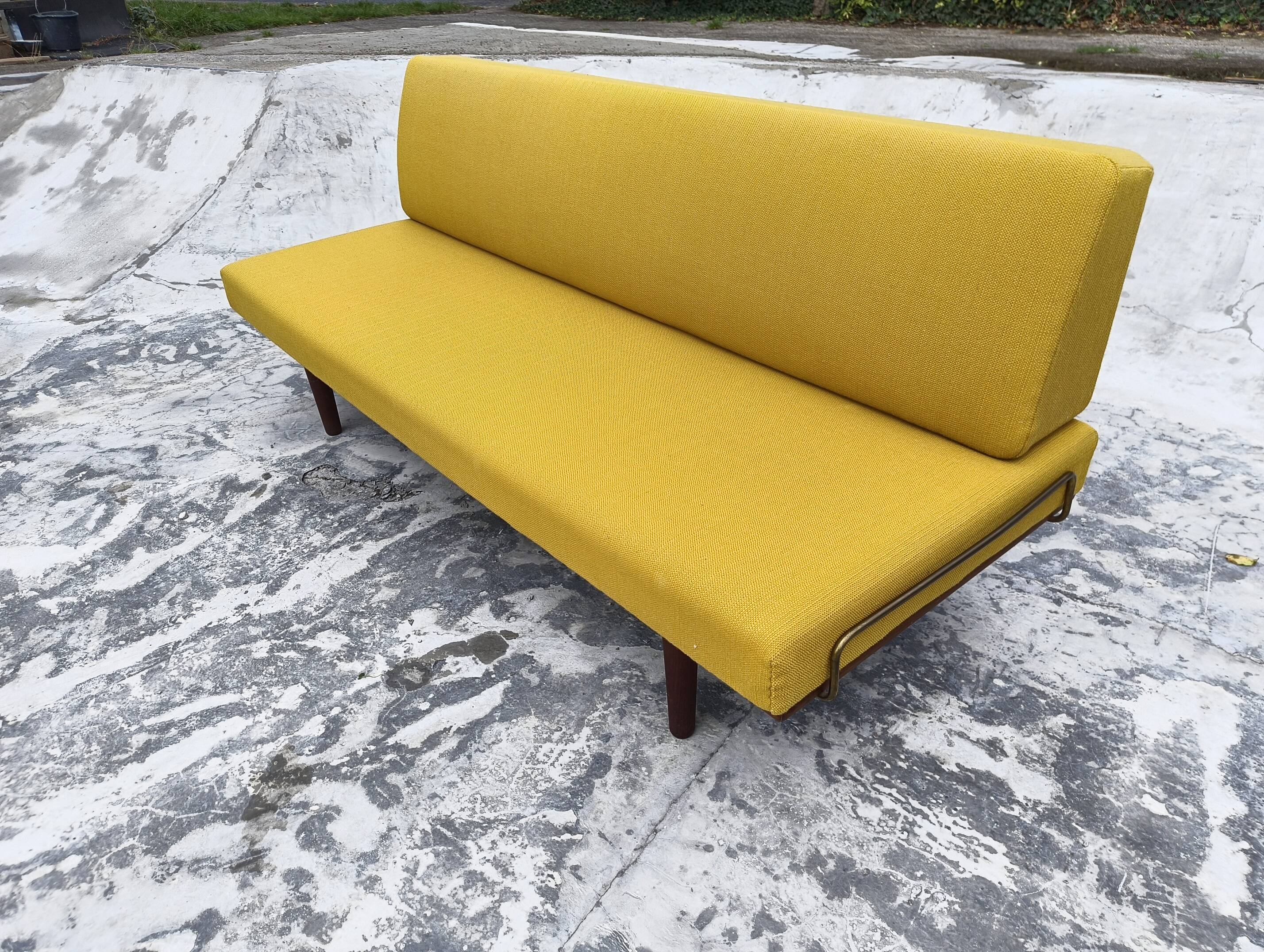 Lit de jour / canapé par Hans Wegner pour Getama, modèle GE 19