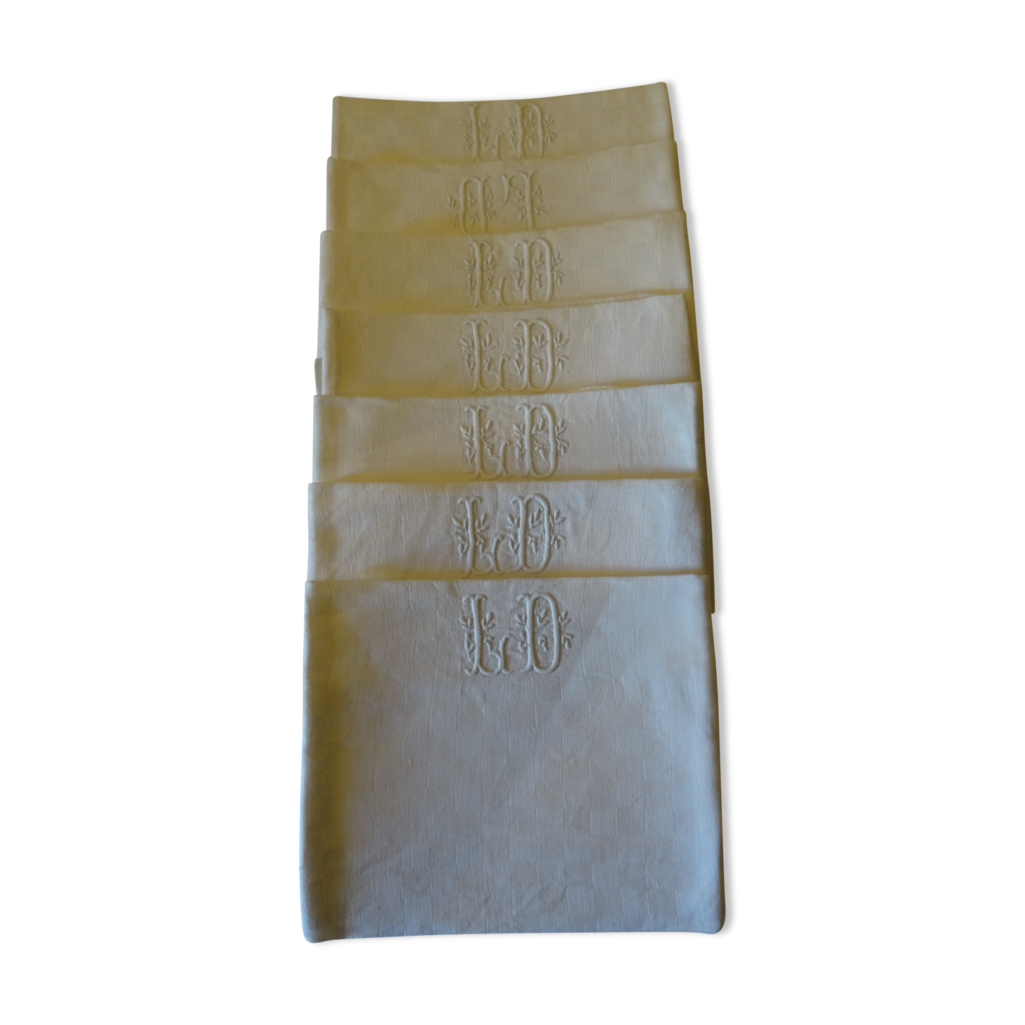 Lot of 7 monogrammed towels LD