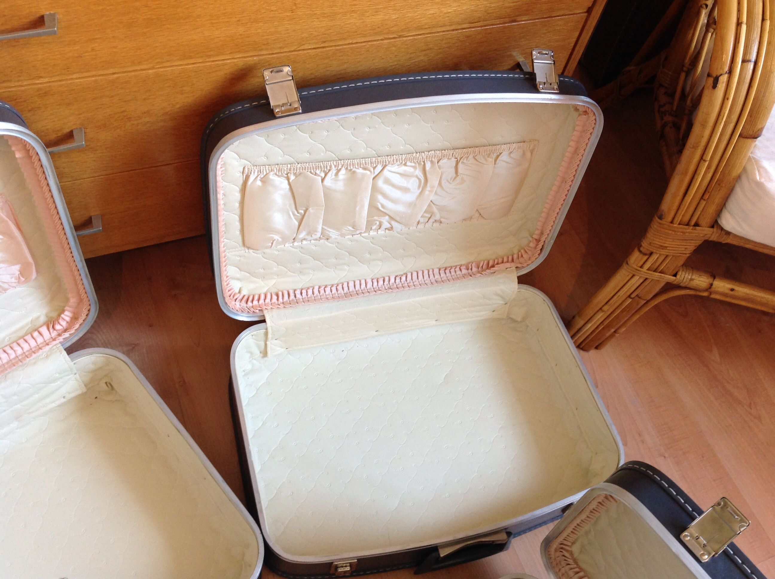 Set of three grey air hostess suitcases / vintage 60s-70s