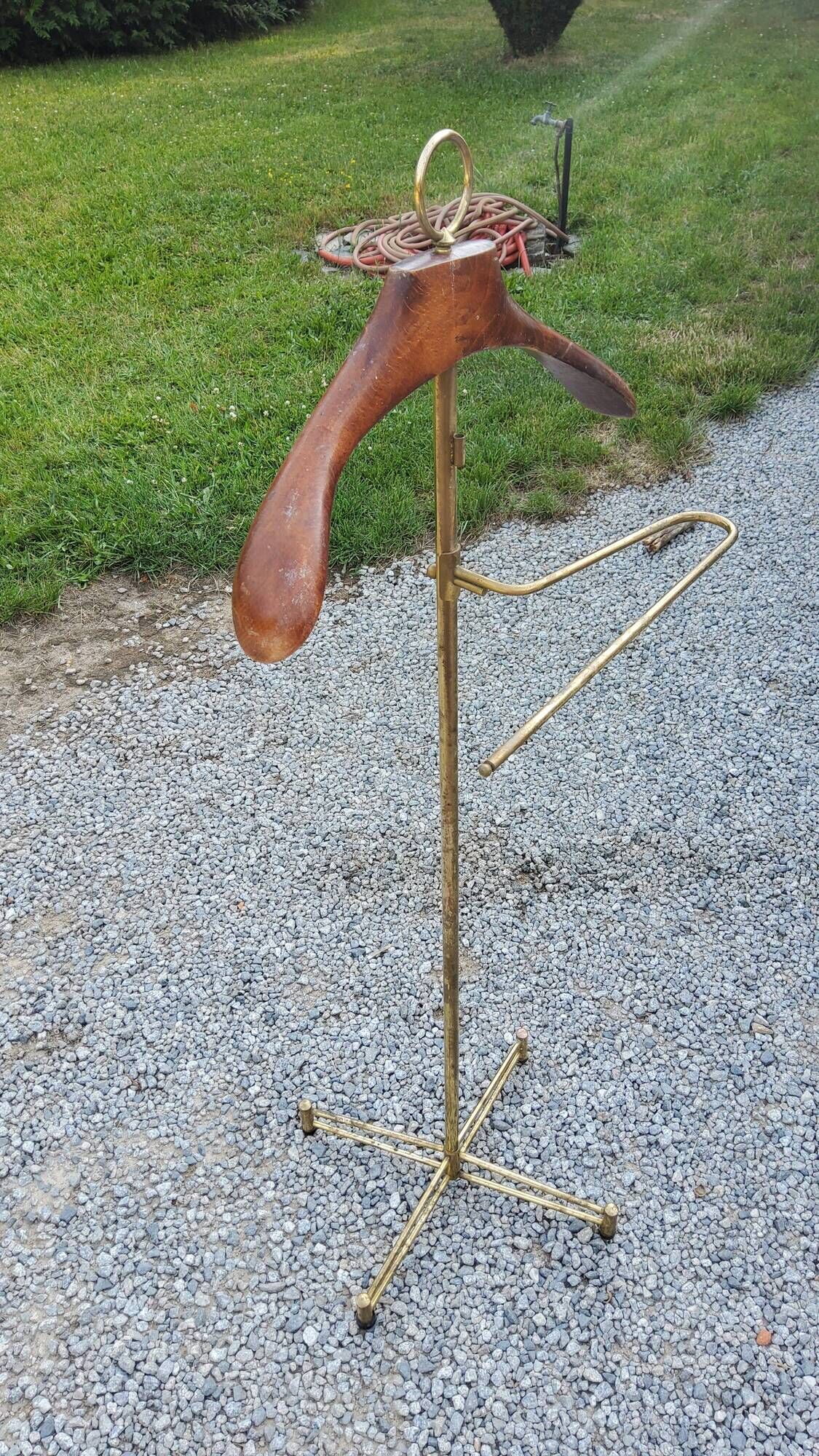 Valet de chambre of the 50s in gilded brass and wood