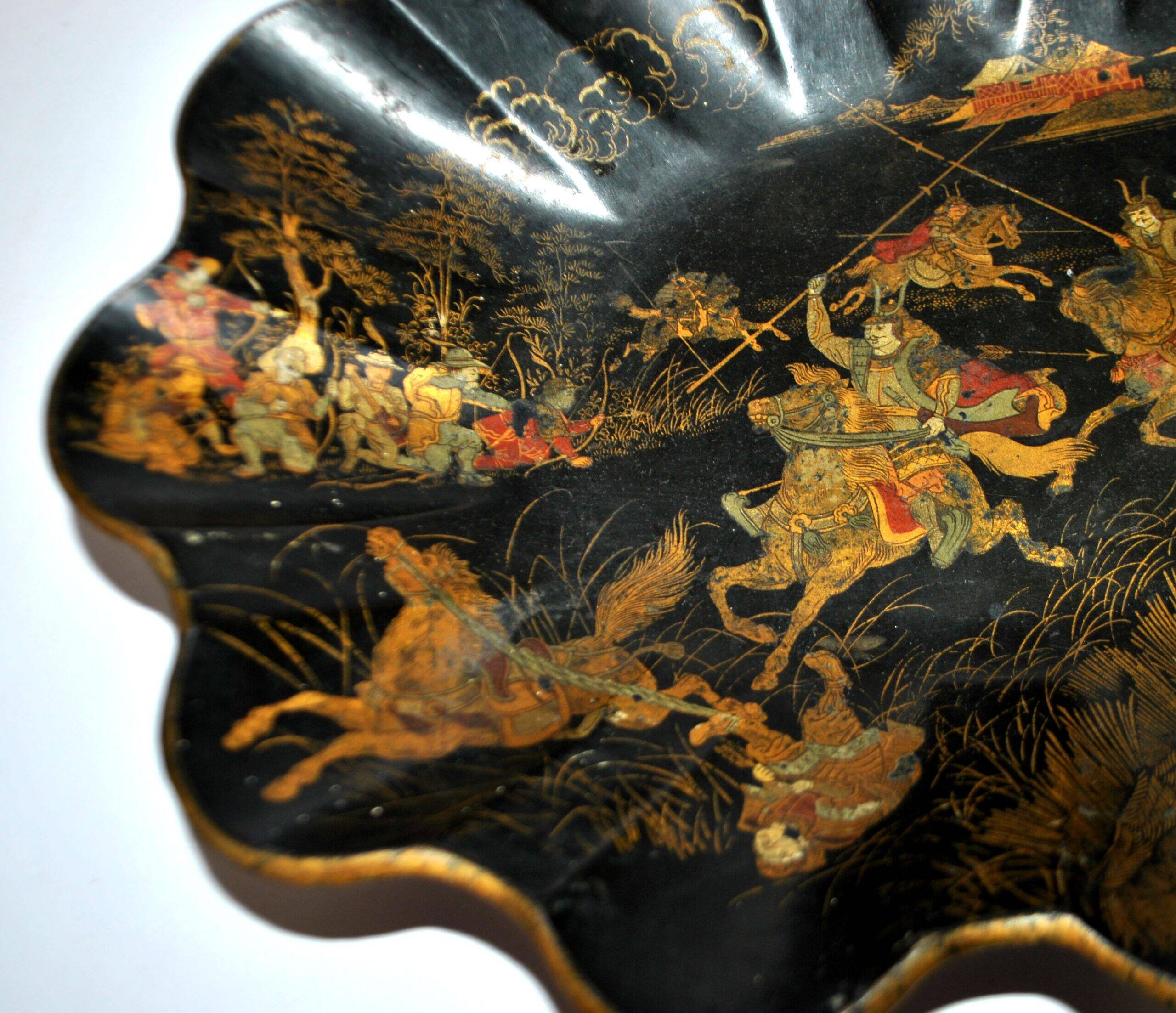 Chinese lacquer basket plateau Napoleon III with gold decoration, Japan combat, 19th century.