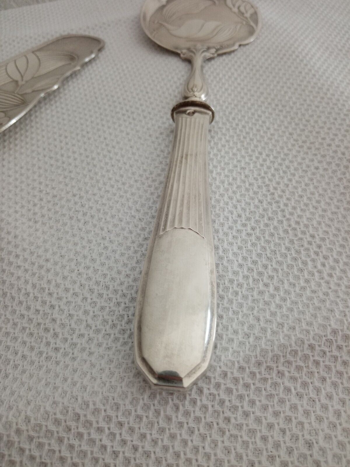 Cutlery with minerva silver handle