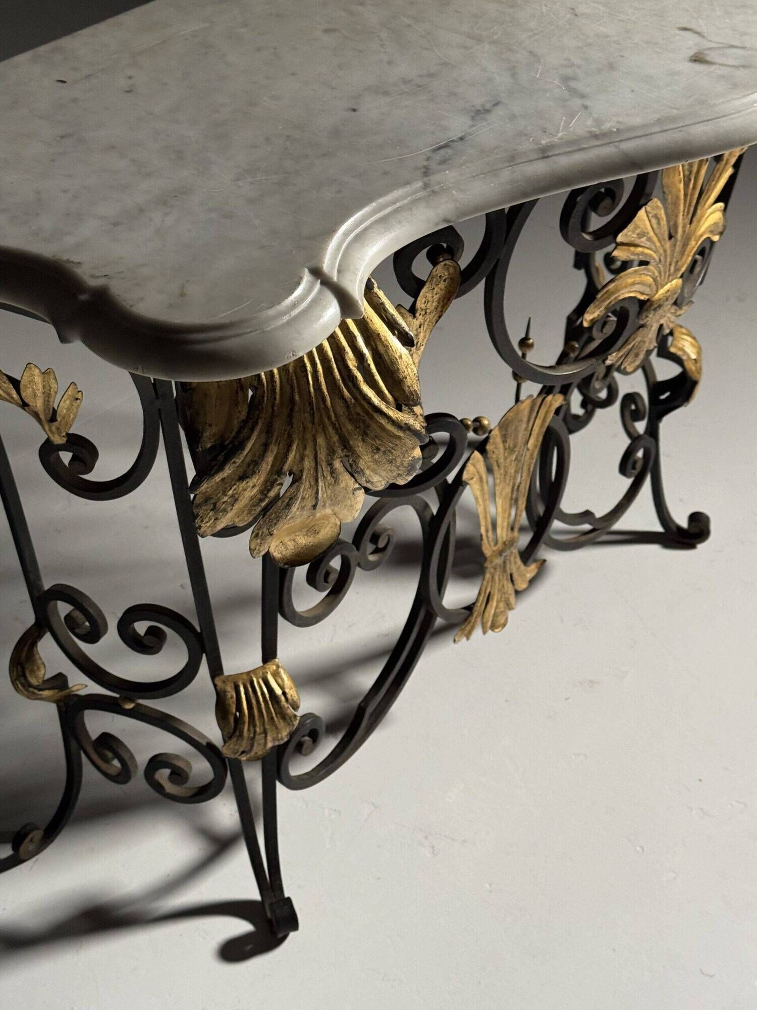 Table console en fer forgé avec marbre, années 1950