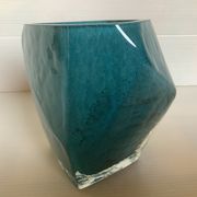 Vase Pentagone bleu et doré pâte de verre