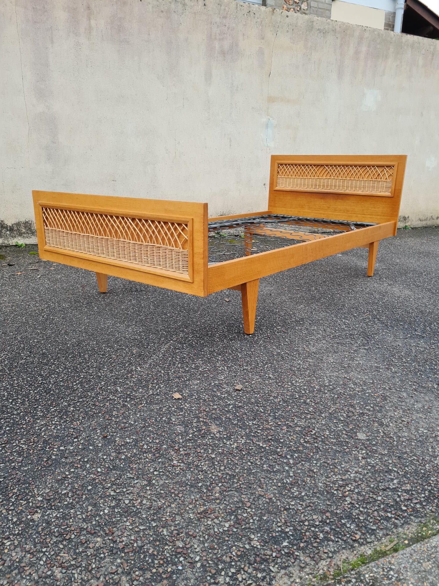 Single bed in rattan and wicker