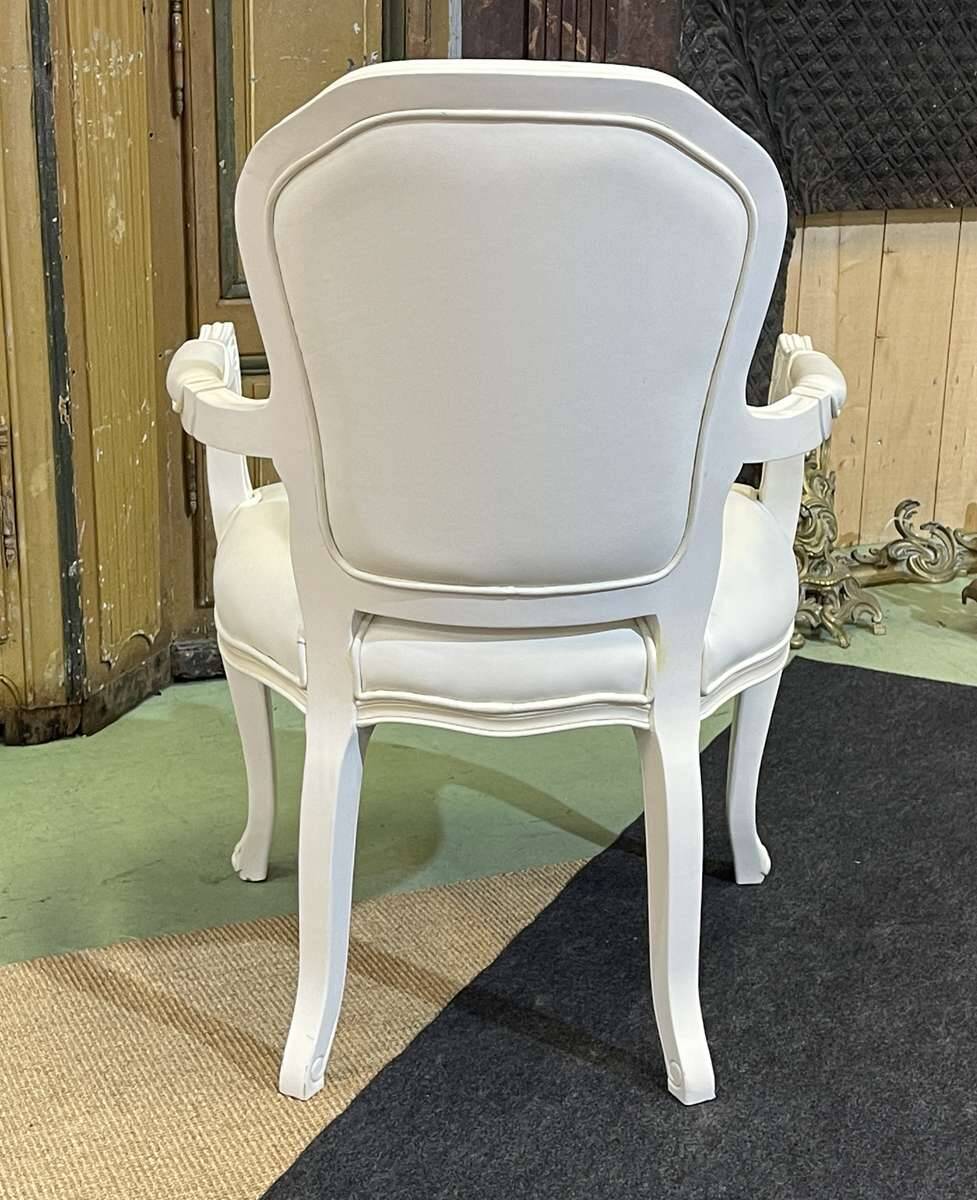 Fauteuil cabriolet de style Louis XV moderne