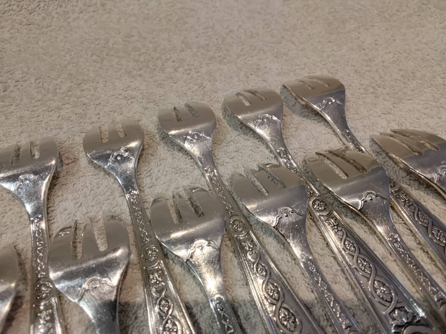 11 silver-plated oyster forks by Christofle Villeroy
