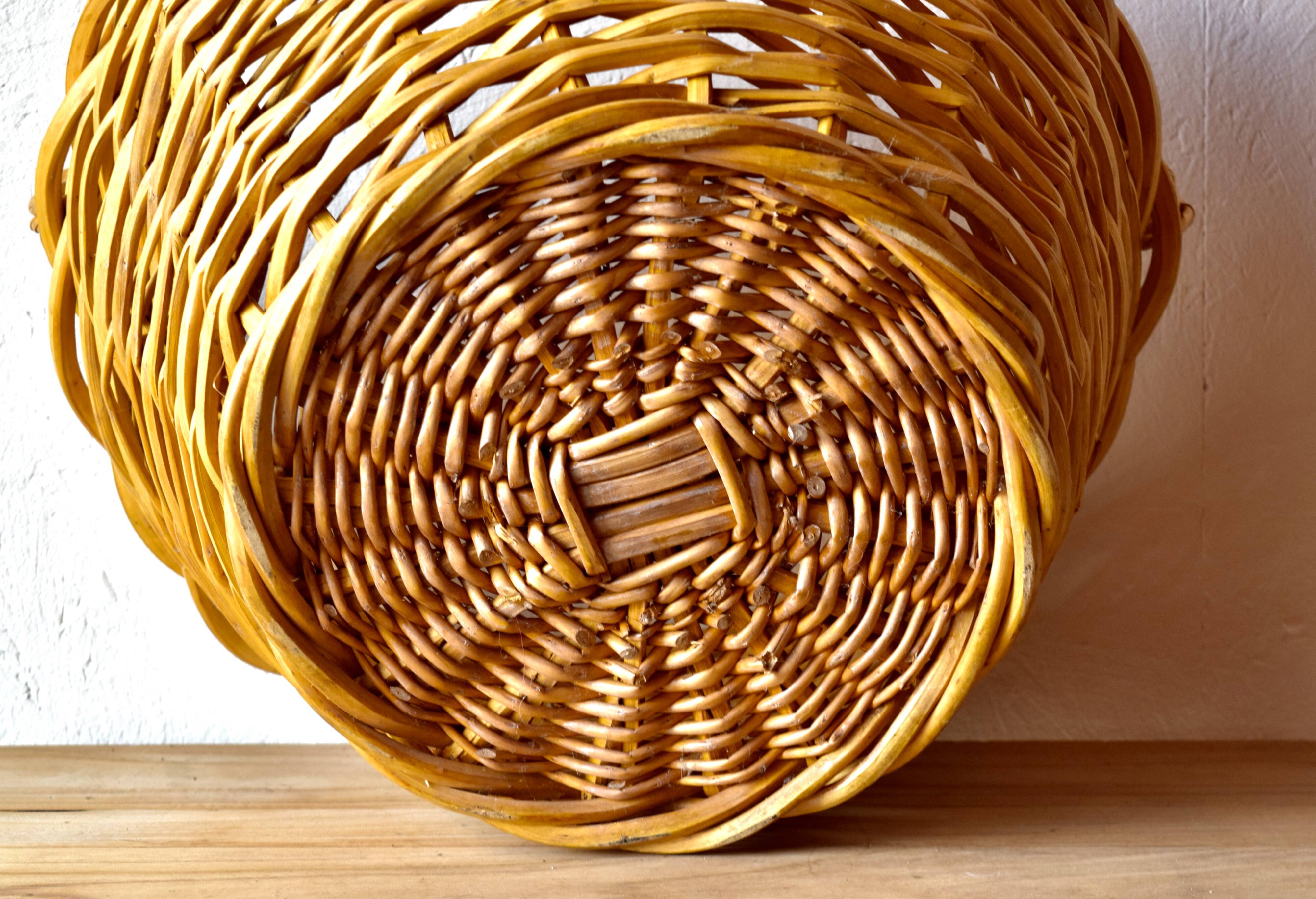 Large wicker basket - Woven wooden awning