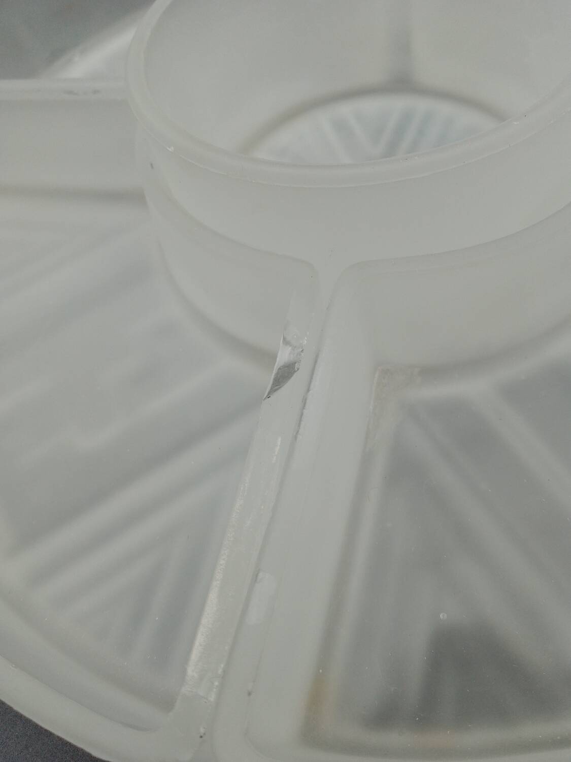 Art Deco wrought iron and frosted glass servant with vine leaves circa 1930