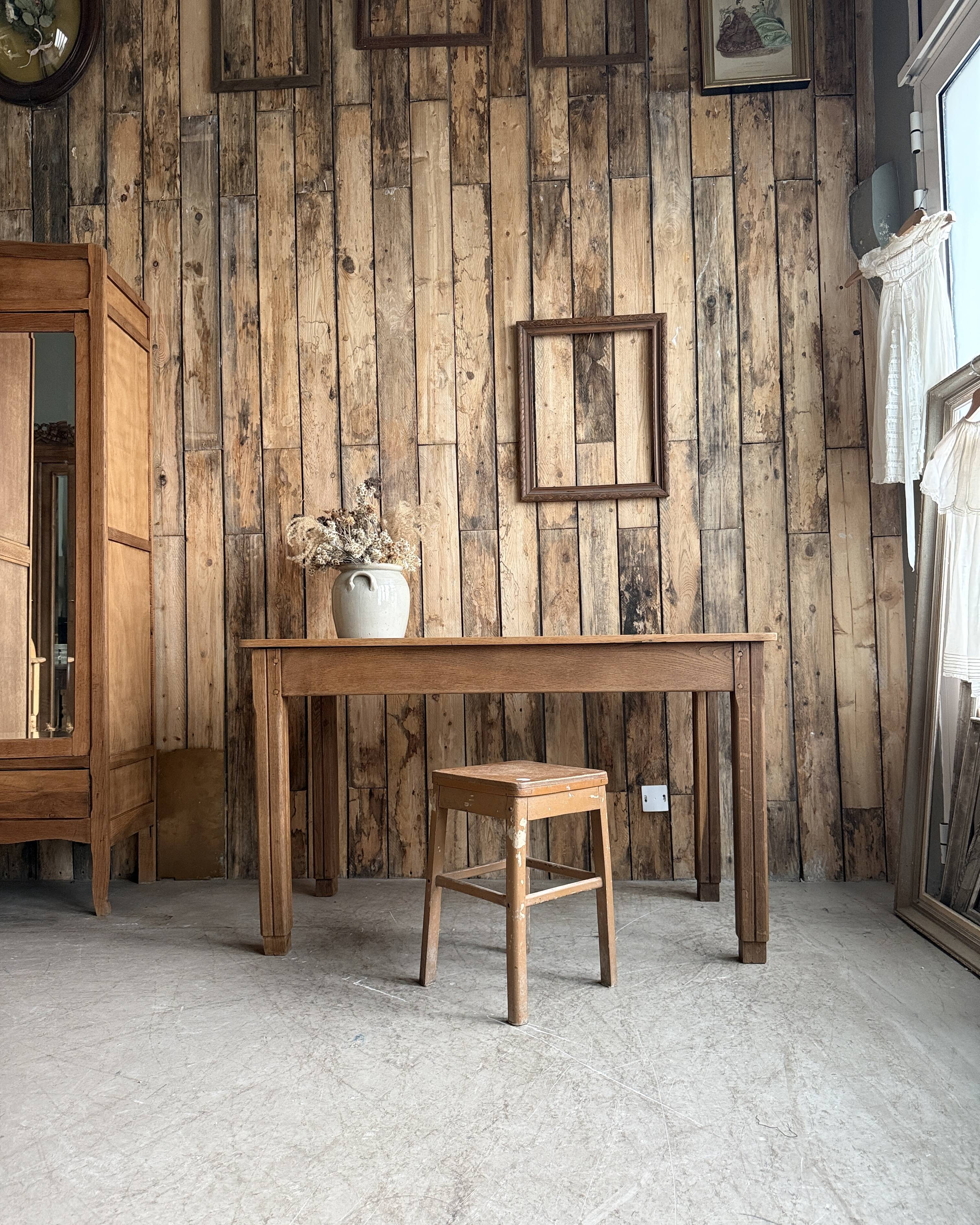 Art Deco table in solid oak (renovated)