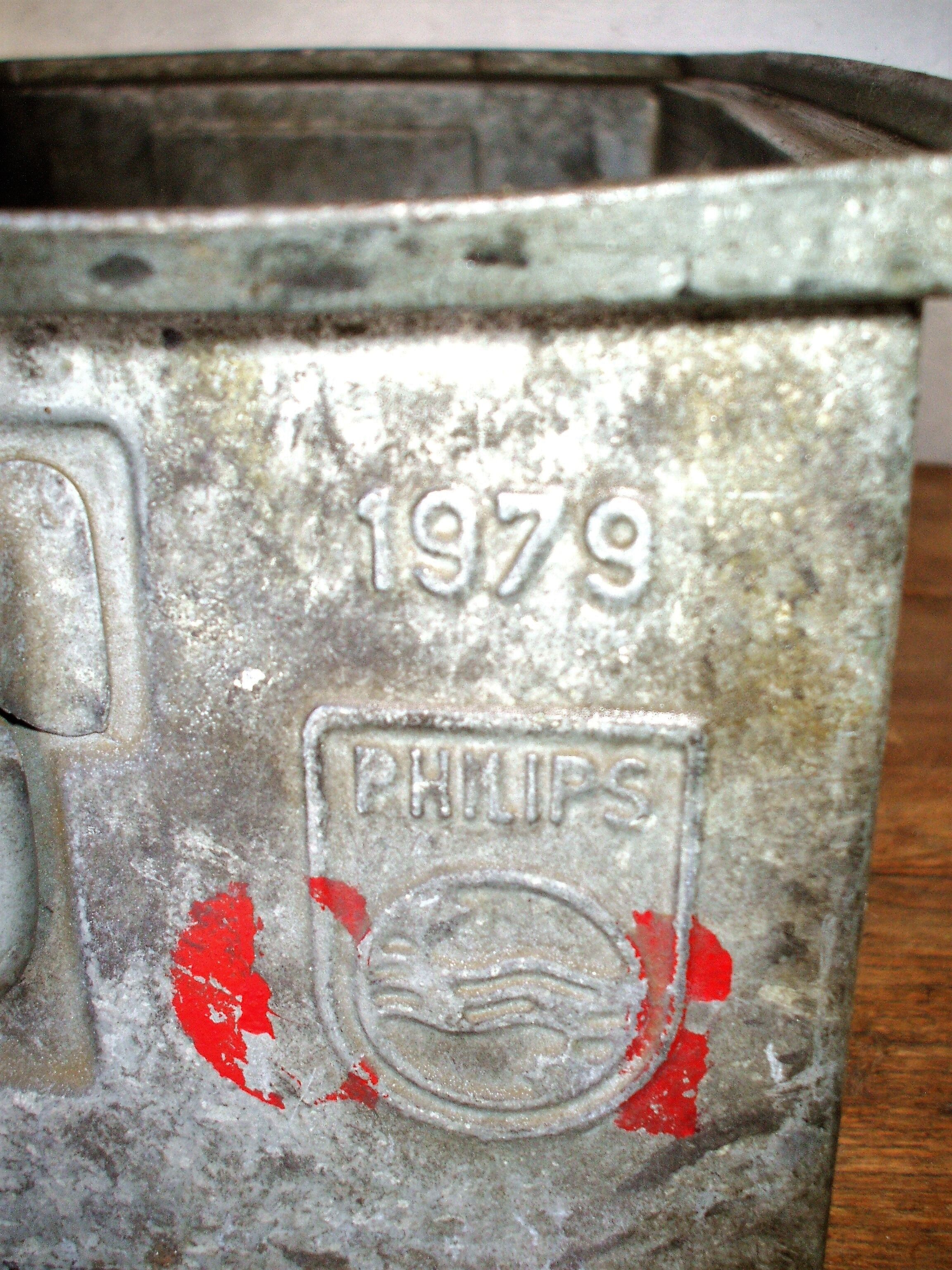 Metal box 1979 Philips