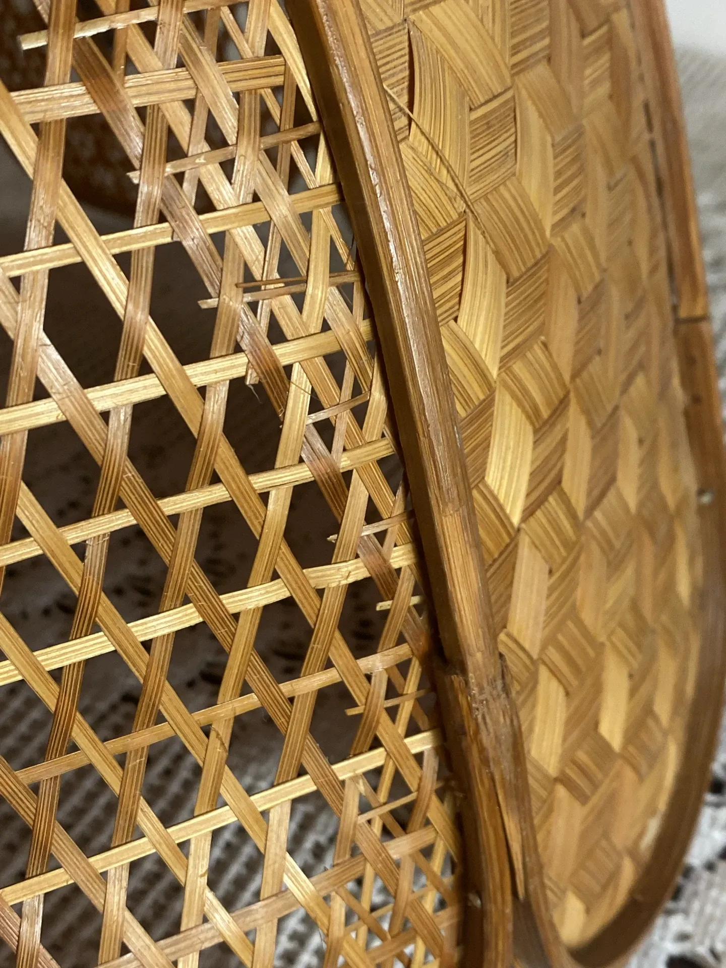 Suspension made of rattan and wicker