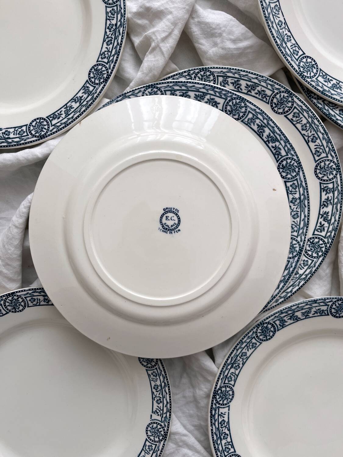 8 flat ironstone plates “Bristol” Salins