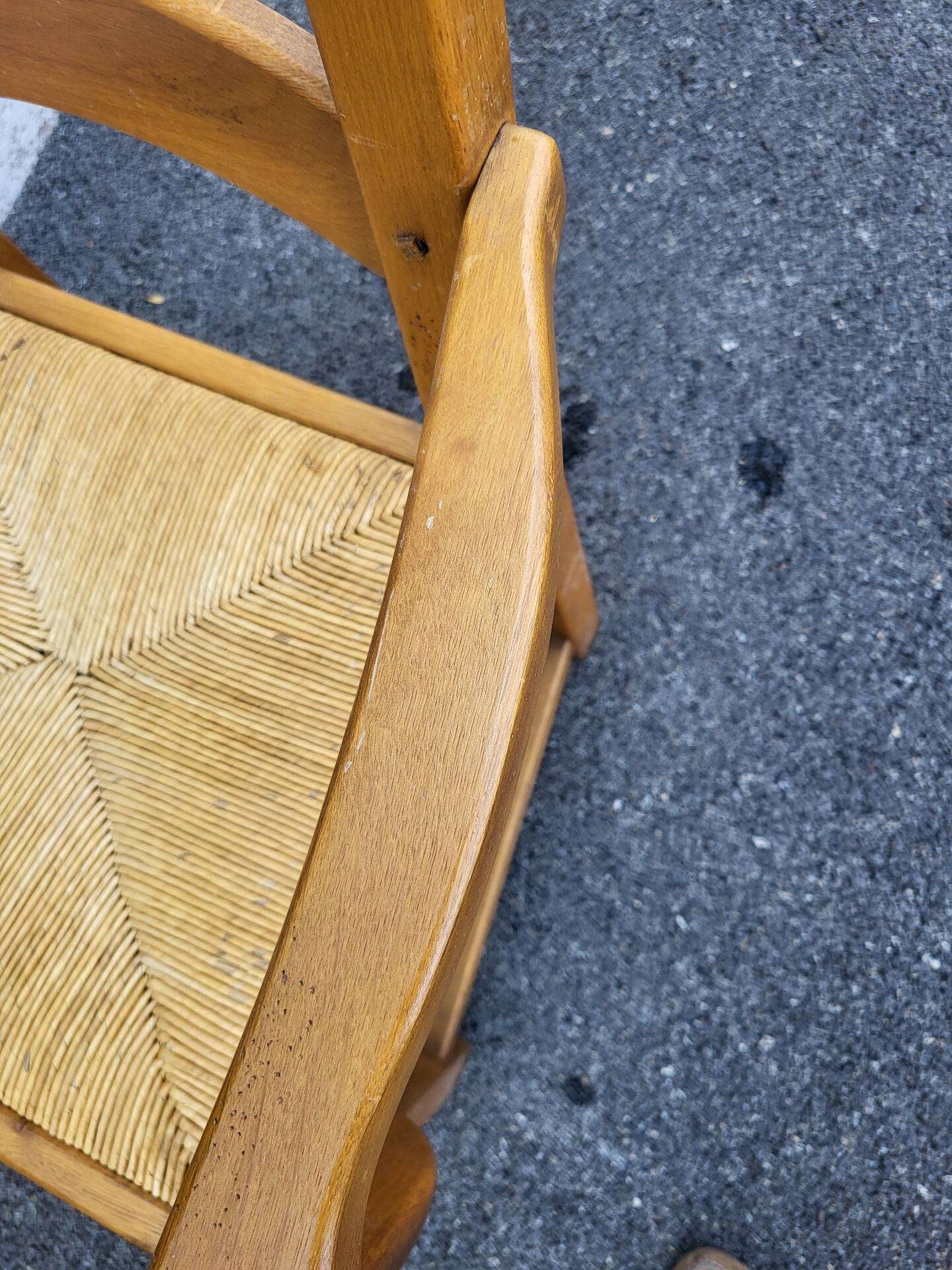 Country-style chair in solid oak