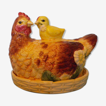 Empty pocket in the shape of a painted ceramic hen