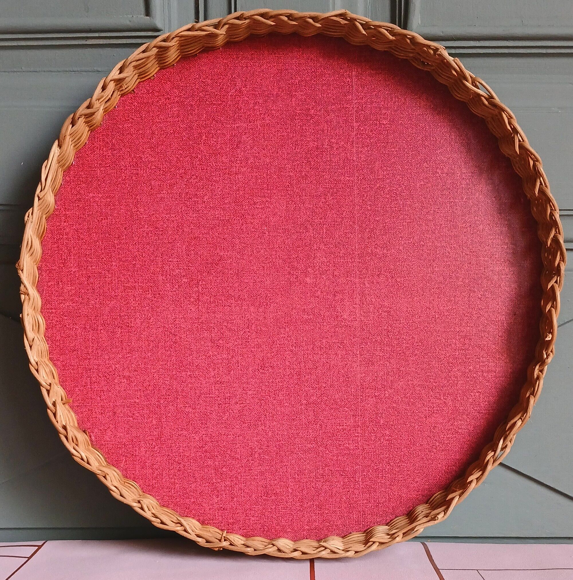 Plateau en rotin & vinyl impression Formica, Vers 1960