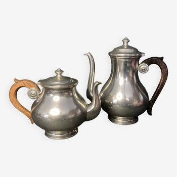 Lot of two plain pewter jugs with ebony handles, 20th century
