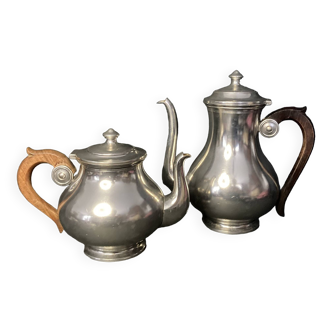 Lot of two plain pewter jugs with ebony handles, 20th century