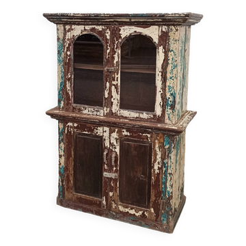 Armoire vitrée en bois ancienne patinée