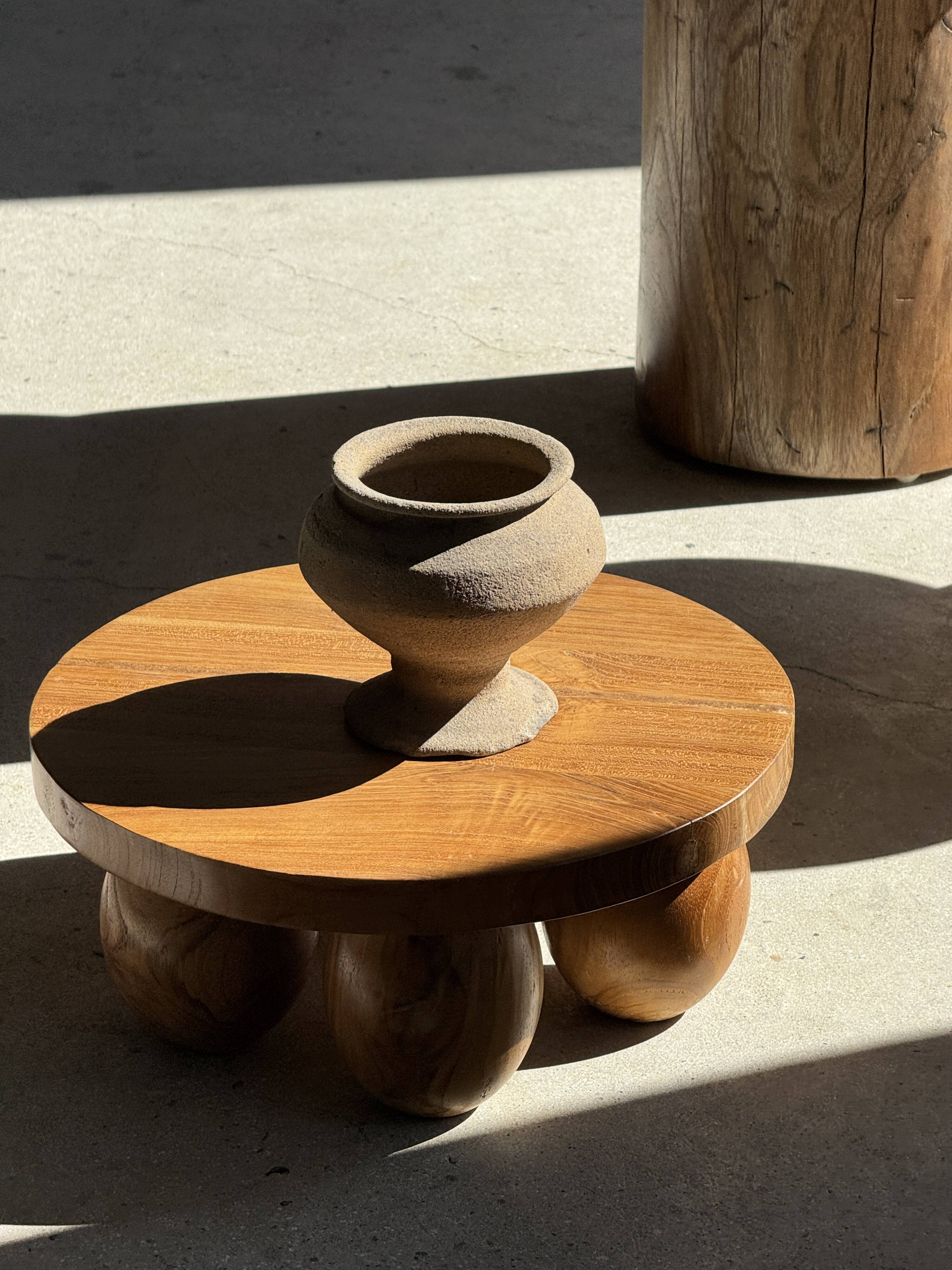 Sexy Neck - Solid wood (monoxyle) side table in natural colour H45