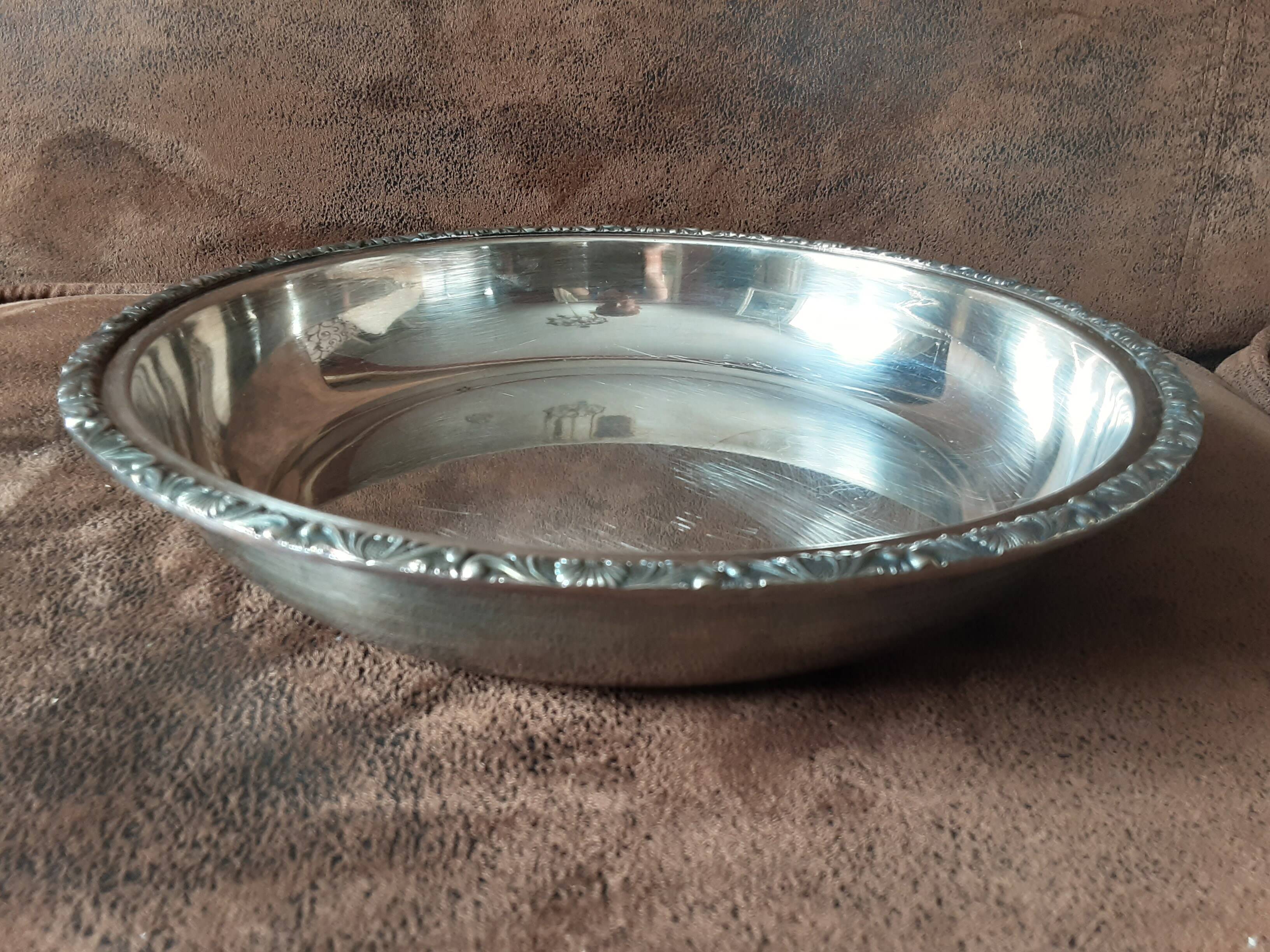 Hollow round silver metal dish