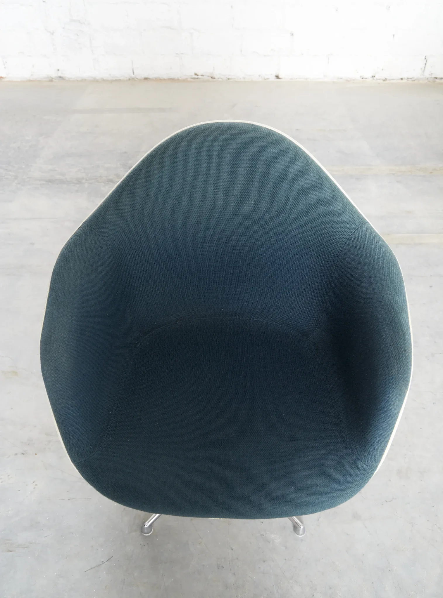 Pair dal la fonda fiberglas chair by charles & ray eames for vitra