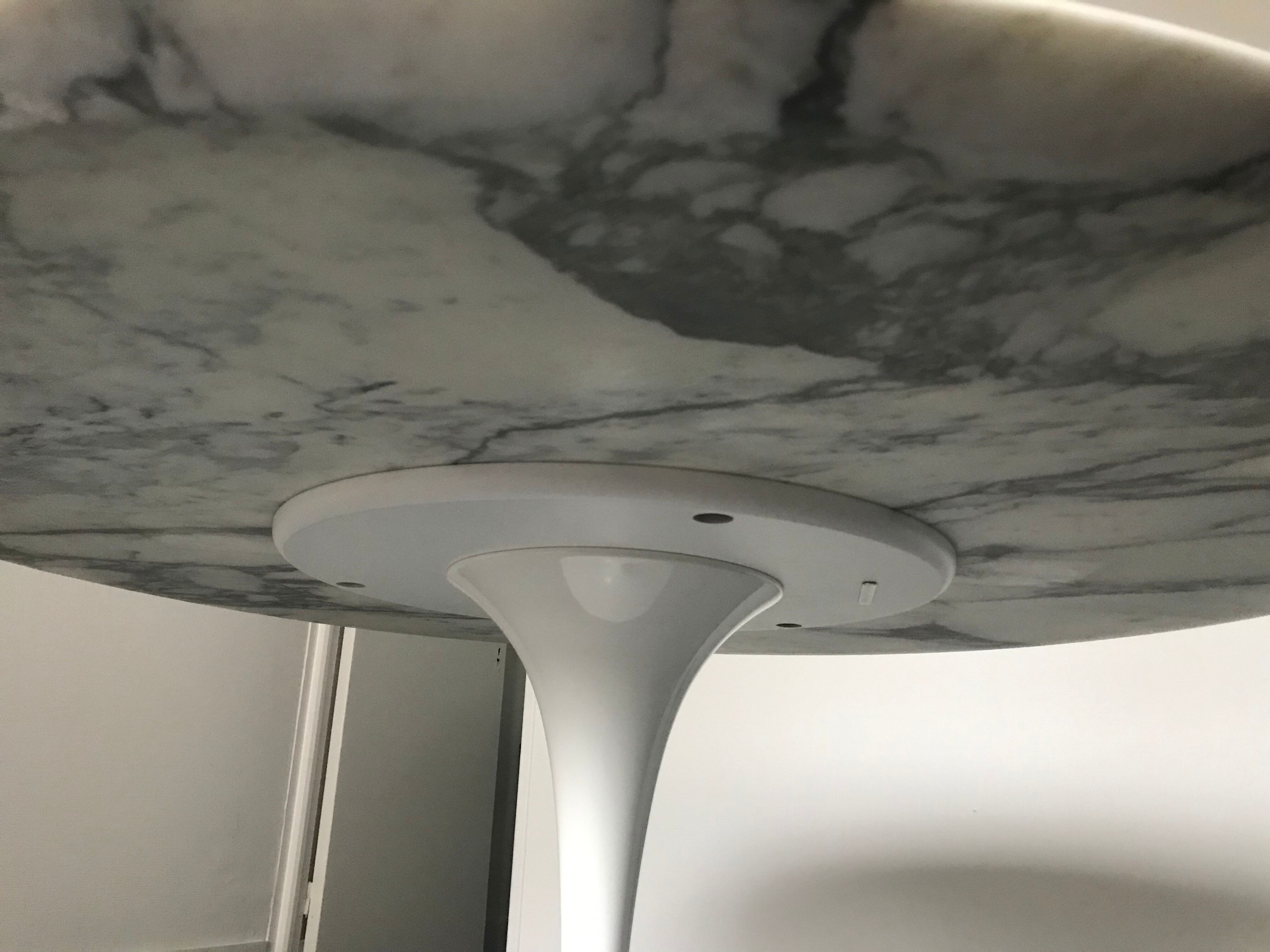 Tulip table by Eero Saarinen, Knoll edition