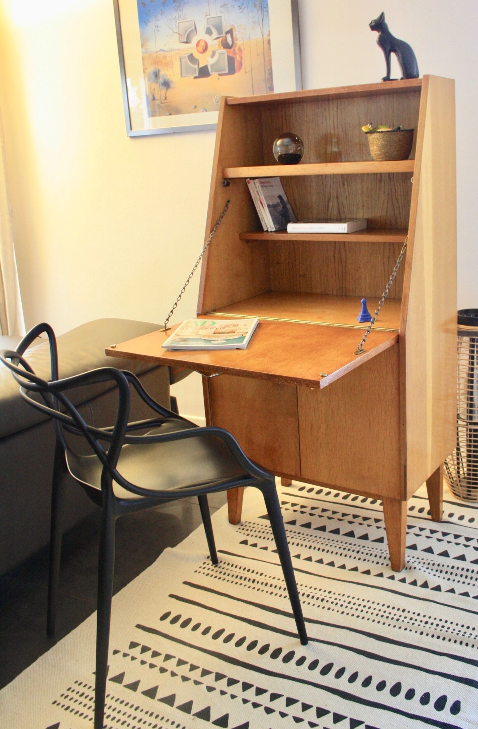 Secretary compass feet