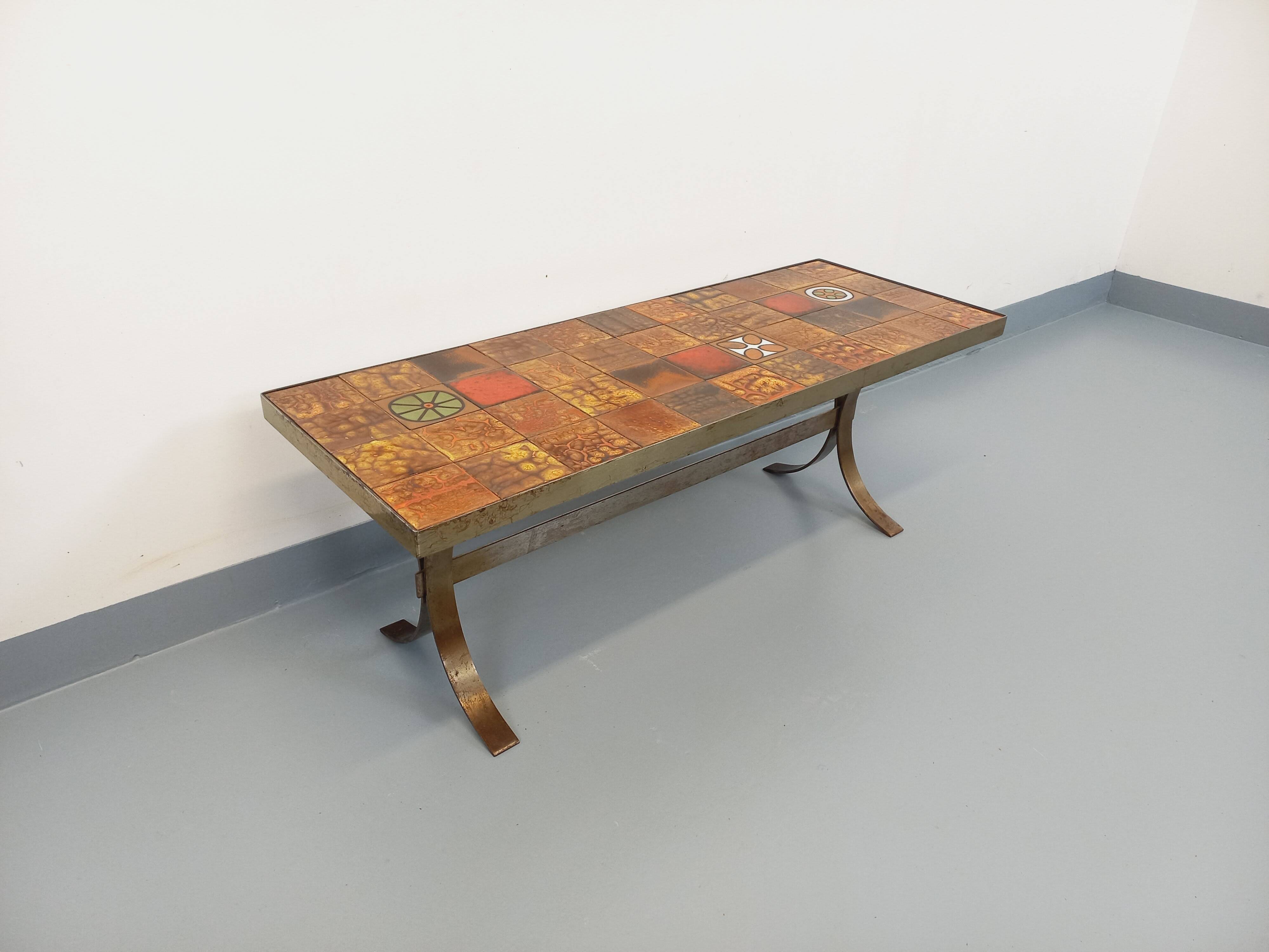 Vintage rectangular coffee table by Roche-Bobois in steel and ceramic.