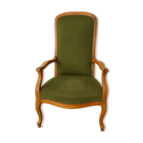 Fauteuil cabriolet de style Louis XV en bois sculpté et tissu vert