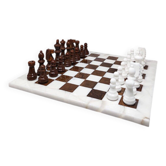 1970s Gorgeous Brown and White Chess Set in Volterra Alabaster Handmade. Ma