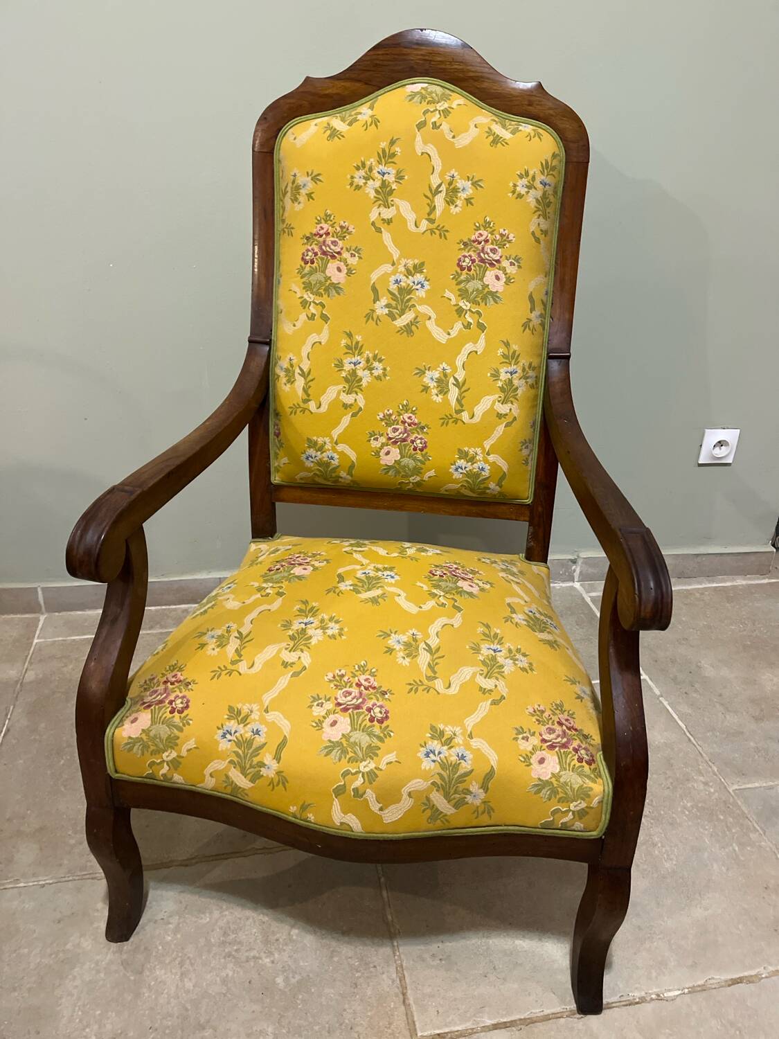 Louis XV style cabriolet armchair in solid wood, yellow floral fabric.