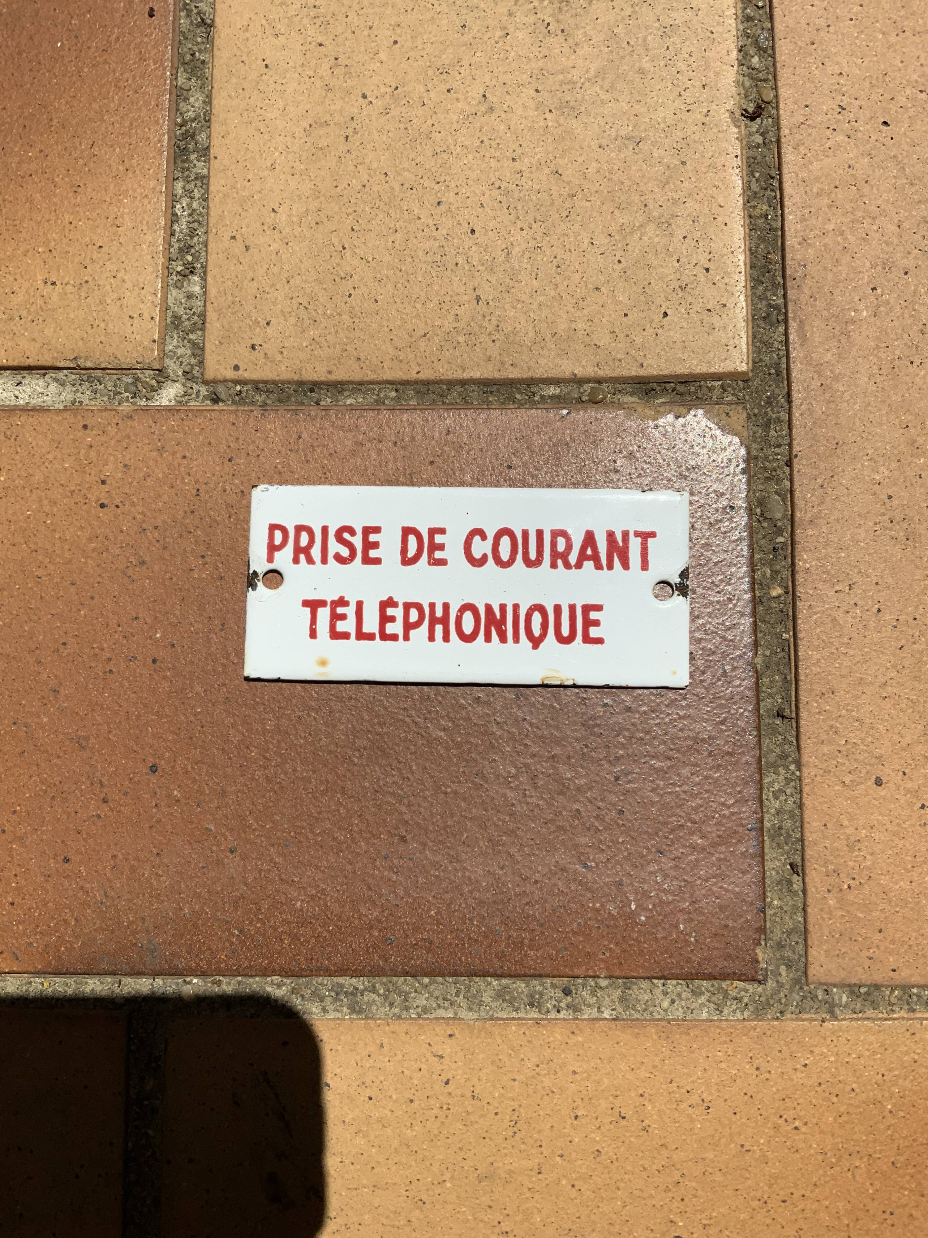 Plate old enamelled sheet metal plug white and red small format