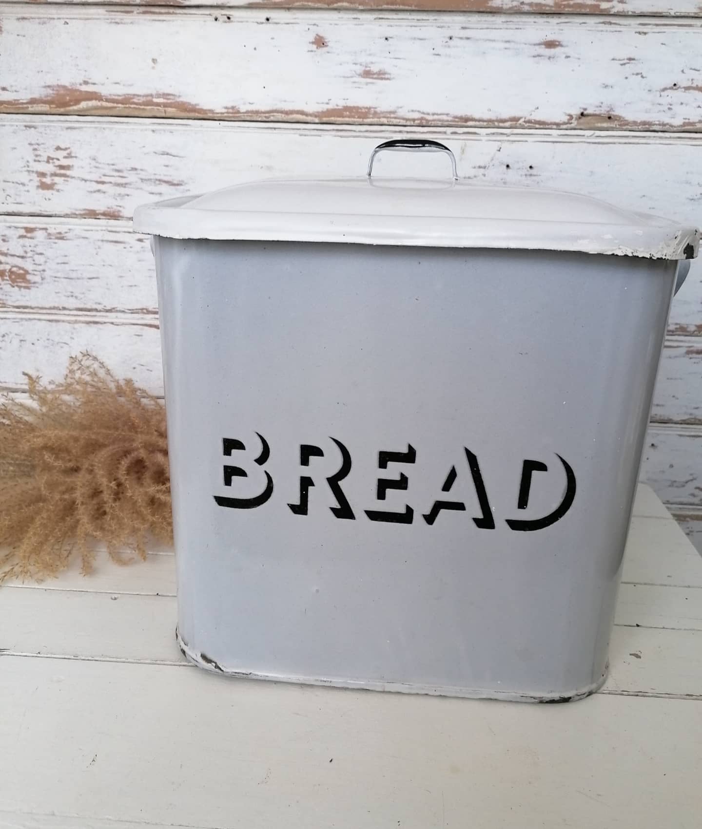 Enamel bread box